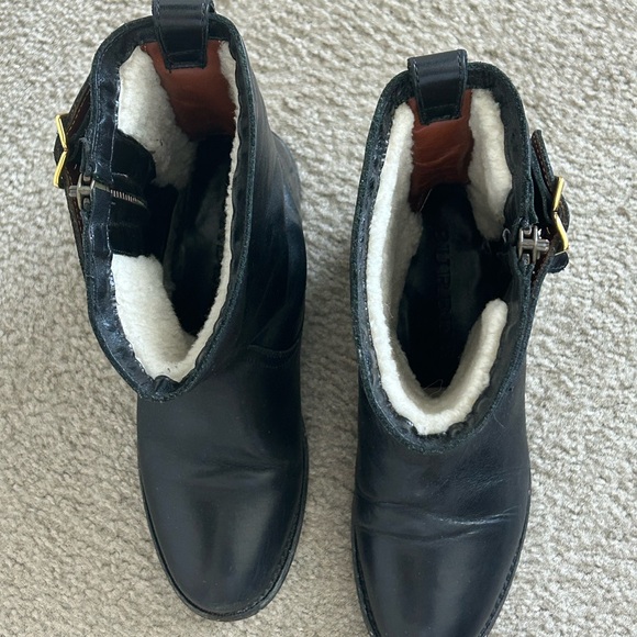 Women Burberry Kerry Black Leather Buckle Shearling Boots Size 38 - Picture 6 of 10